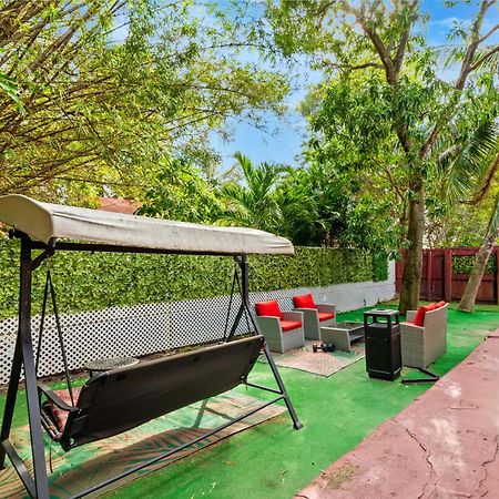Crocodhouse Early Check In Eight Years Hosting Vandrehjem Fort Lauderdale Eksteriør billede