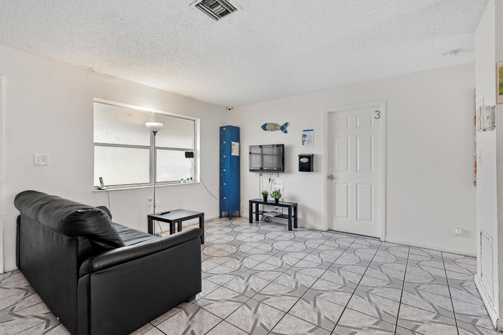 Crocodhouse Early Check In Eight Years Hosting Vandrehjem Fort Lauderdale Eksteriør billede