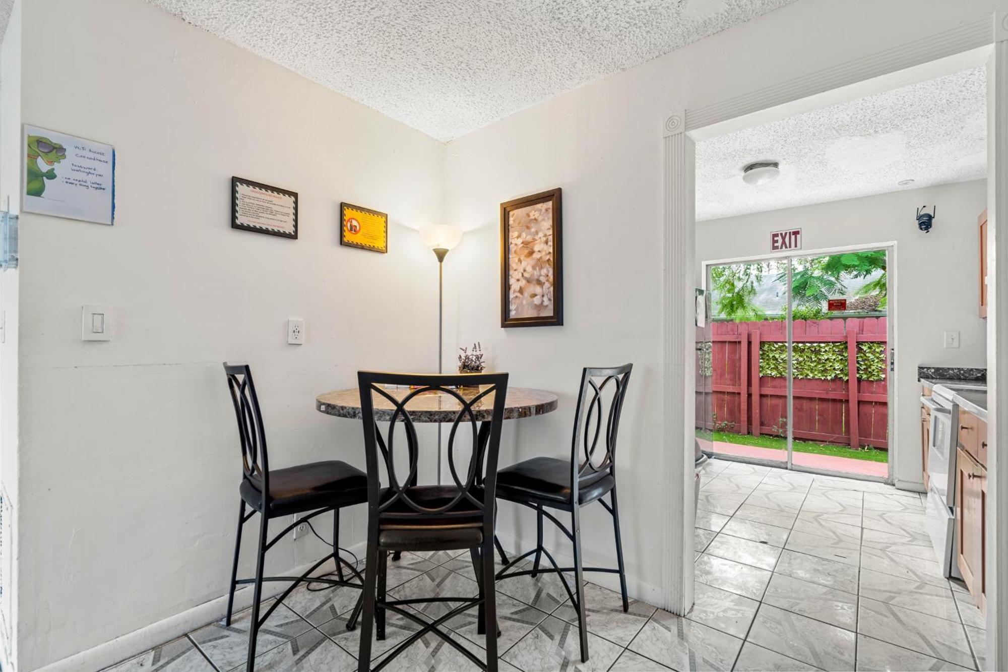 Crocodhouse Early Check In Eight Years Hosting Vandrehjem Fort Lauderdale Eksteriør billede