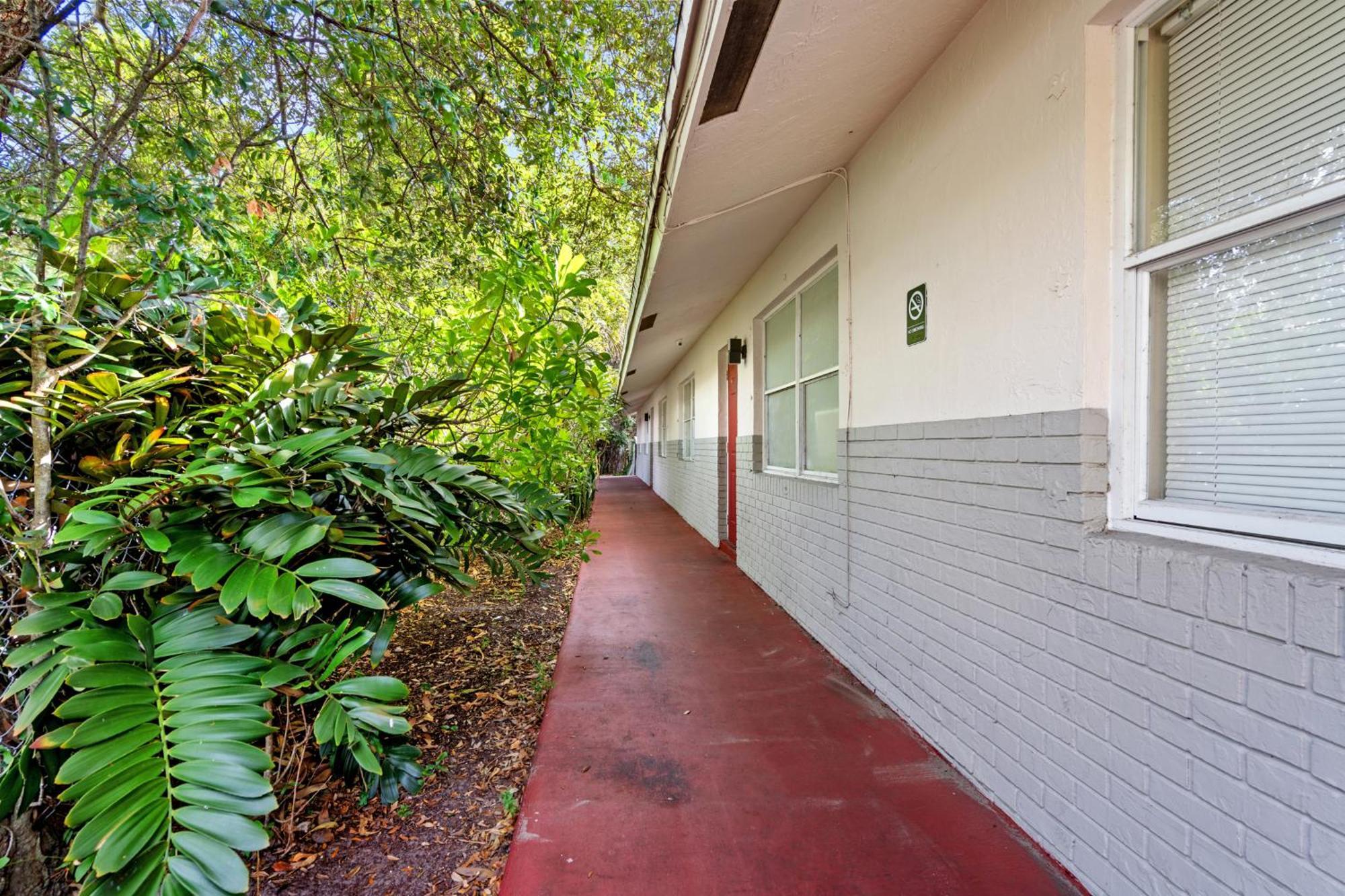 Crocodhouse Early Check In Eight Years Hosting Vandrehjem Fort Lauderdale Eksteriør billede