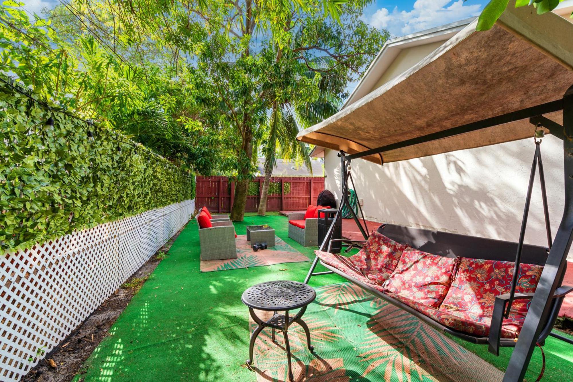 Crocodhouse Early Check In Eight Years Hosting Vandrehjem Fort Lauderdale Eksteriør billede